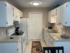 Cozy and Quiet newly renovated 1 bedroom 4 plex - Image 3