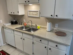 Cozy and Quiet newly renovated 1 bedroom 4 plex - Image 4