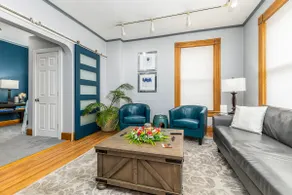 The Dubuque House - Historic Downtown Location! - Image 5