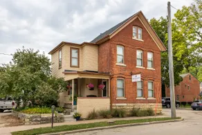 The Dubuque House - Historic Downtown Location! - Image 2