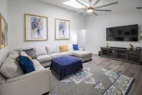 Luxurious Oasis Near Ft. Stewart - Image 3