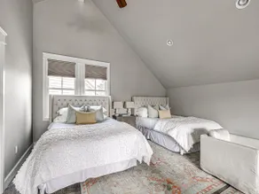 The Carriage House | Stylish Apartment - Image 5