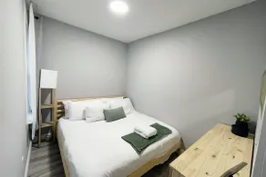 Cozy & Modern Home, Free Parking - Image 4