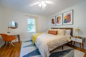 Midtown Cottage - Central Location! 😍 (Duplex) - Image 3