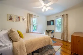 Midtown Cottage - Central Location! 😍 (Duplex) - Image 4