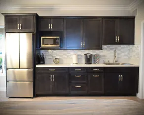 Luxurious Modern Studio - Image 3