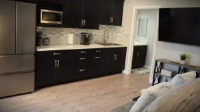 Luxurious Modern Studio - Image 5