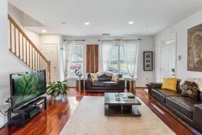 Modern Townhome + Free Parking - Image 3