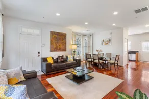 Modern Townhome + Free Parking - Image 2