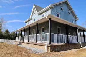 Compass Victorian Apt 2 - Image 2