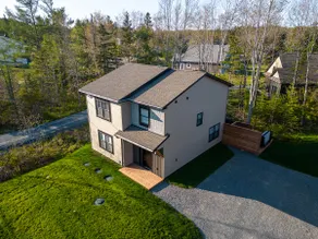 Mt Uniacke Lakeside Oasis with Hot Tub - Image 5