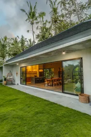 Infinity Pool Luxury 3BR Rice-Field Villa - Image 3