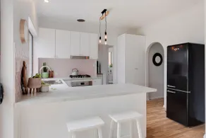 Berechiah Cottage—Stroll to Cafés & Coast - Image 3