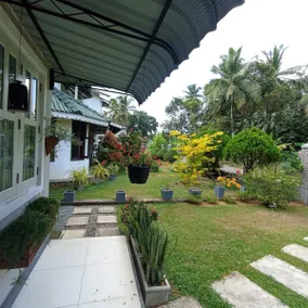 Tiny Art House with Garden - Image 5