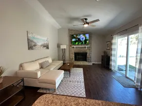 Lovely Vacation Home w Garage - Image 4