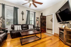 Check It Out! Great Location Large Priv w/Parking - Image 3
