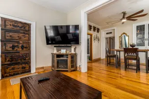 Check It Out! Great Location Large Priv w/Parking - Image 5