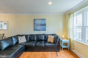 3 bd/1.5 bath Sunny next to park - Image 5