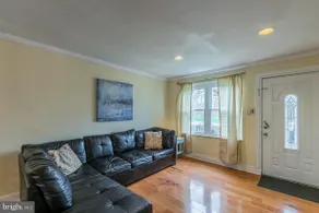 3 bd/1.5 bath Sunny next to park - Image 2