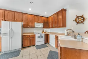 Incredible 2 bed/2 bath penthouse condo scenic natural views - Image 4