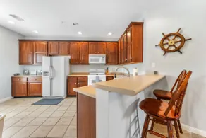 Incredible 2 bed/2 bath penthouse condo scenic natural views - Image 3