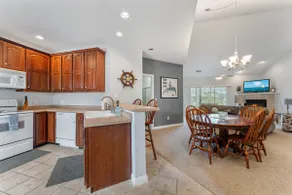 Incredible 2 bed/2 bath penthouse condo scenic natural views - Image 2