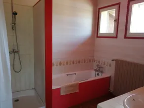 Spacious 4-room apartment for 6 to 8 people - Image 5