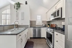 Elgin Elegance: 4-Bed Home, Sleeps 8, Pet Friendly - Image 4