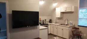 Eclectic Apartment- 2-4 friends- Family centered. Safe Neighborhood - Image 2