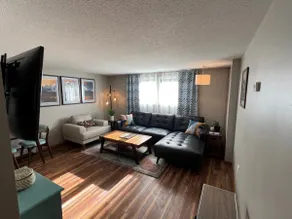 #1 Downtown 1-Bedroom Apartment - Image 2