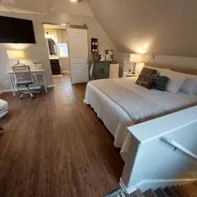 Hidden Loft Getaway - Image 2