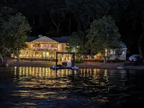 Lake Front Property Mit Million Dollar Views Mit Privatstrand und Dock - Image 2