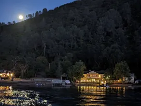 Lake Front Property Mit Million Dollar Views Mit Privatstrand und Dock - Image 3