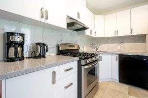 Beach House Oasis - 2BR Apartment in Beaches Area - Image 4