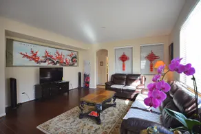 Entire 5BR Home · 1 King Bed · 4 Queen Beds - Image 5
