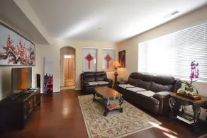 Entire 5BR Home · 1 King Bed · 4 Queen Beds - Image 4