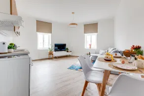 Modern, bright and spacious apartment - Image 3