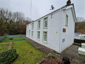 Large cottage sleeps 9 in Merthyr Tydfil - Image 2