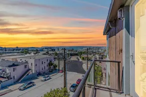 Modern 3 bed/ 3.5 bath Townhome in Little Italy - Image 3