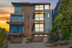 Modern 3 bed/ 3.5 bath Townhome in Little Italy - Image 2