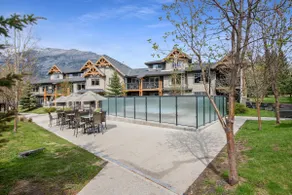 EAGLE`S CREST - 2 LEVEL MOUNTAINSIDE - OUTDOOR HOT TUB & FIRE TABLE - Image 4