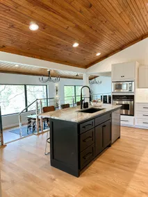 Newly Renovated Modern Lakefront House on 1 Acre - Image 3