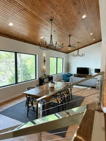 Newly Renovated Modern Lakefront House on 1 Acre - Image 2