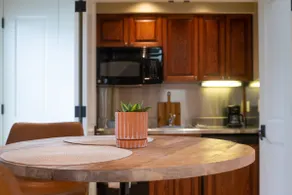 Main St Lexington Modern Loft APT walk to WLU VMI - Image 5