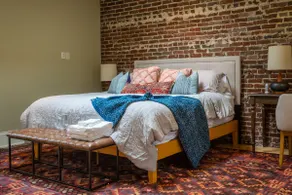 Main St Lexington Modern Loft APT walk to WLU VMI - Image 2