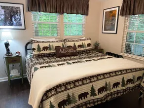 Beautiful 2/2 Cabin on Roaring Creek w/Hot Tub - Image 3