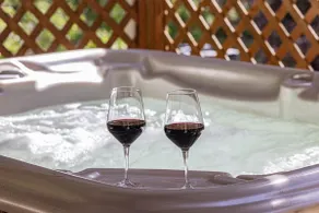 Beautiful 2/2 Cabin on Roaring Creek w/Hot Tub - Image 2