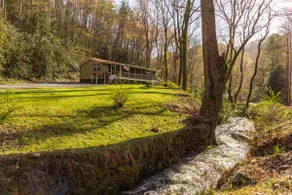 Beautiful 2/2 Cabin on Roaring Creek w/Hot Tub - Image 5