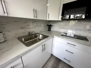 Suite close to Kendall Hospital and FIU - Image 4