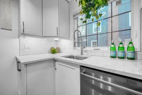 A bright & chic 2 bedroom urban apartment - Image 2
